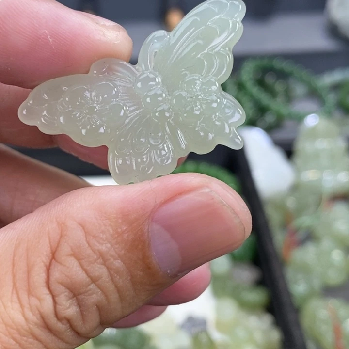 和田玉颈饰未镶嵌知***…