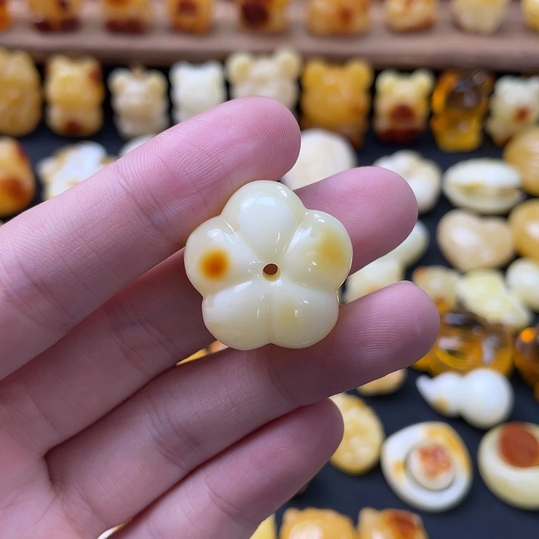 琥珀珠宝奇石未镶嵌小**?