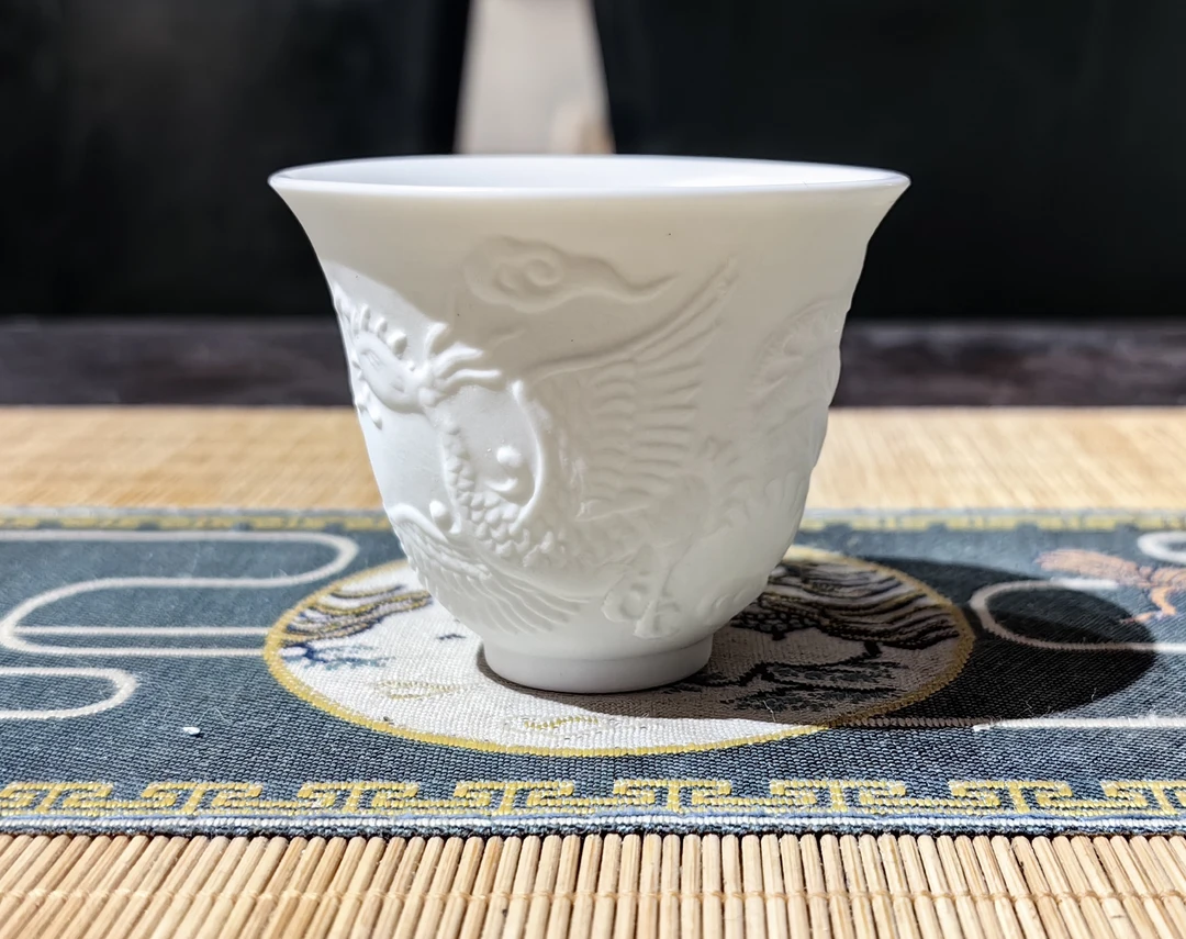 65ml浅浮雕凤纹铃铛杯