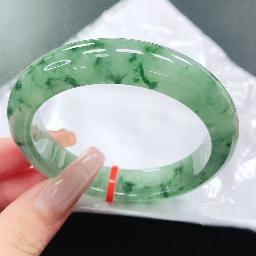 翡翠手镯未镶嵌54圈