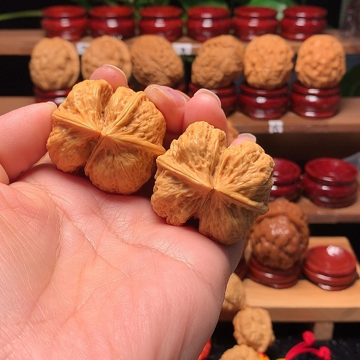 吊坠桃核连体蝴蝶39尺寸