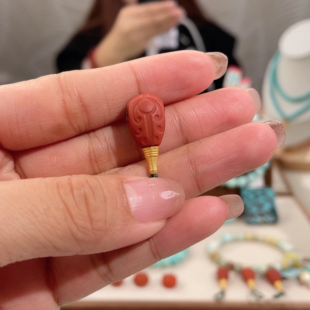 南红玛瑙18K金镶嵌精品南红三通卡10