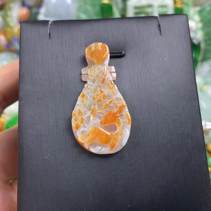 翡翠未镶嵌吊坠(赠链)