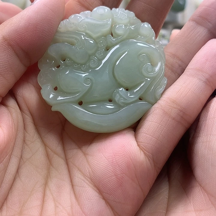 自***然和田玉未镶嵌颈饰