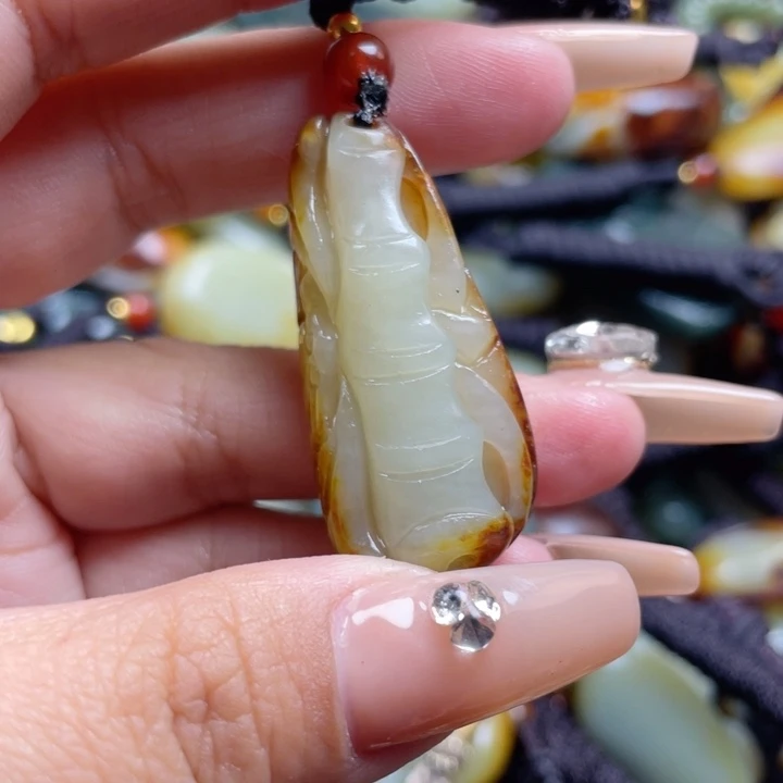 和田玉颈饰未镶嵌