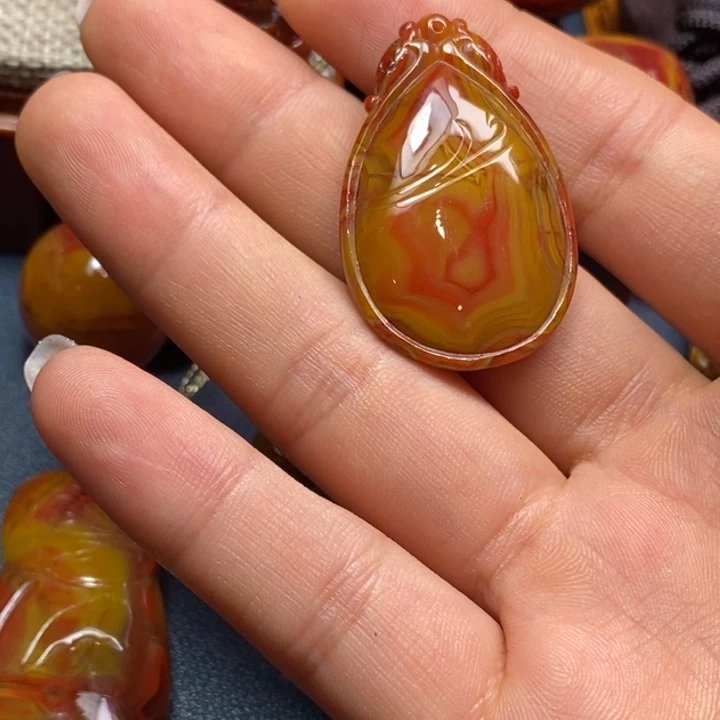 .***.玛瑙/玉髓颈饰未镶嵌