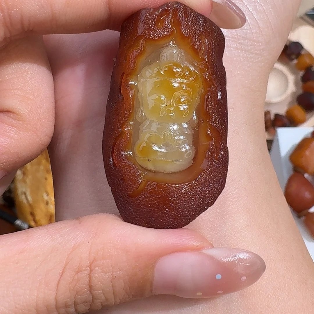 喜***庆未镶嵌琥珀裸石我