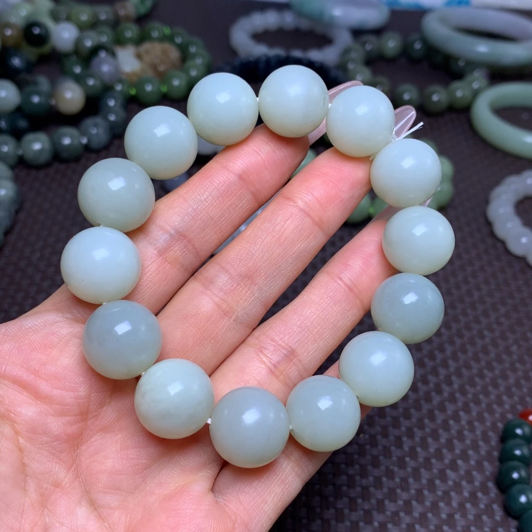 未镶嵌手串和田玉乐**。卡16