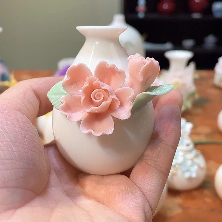 手工陶瓷精致摆件