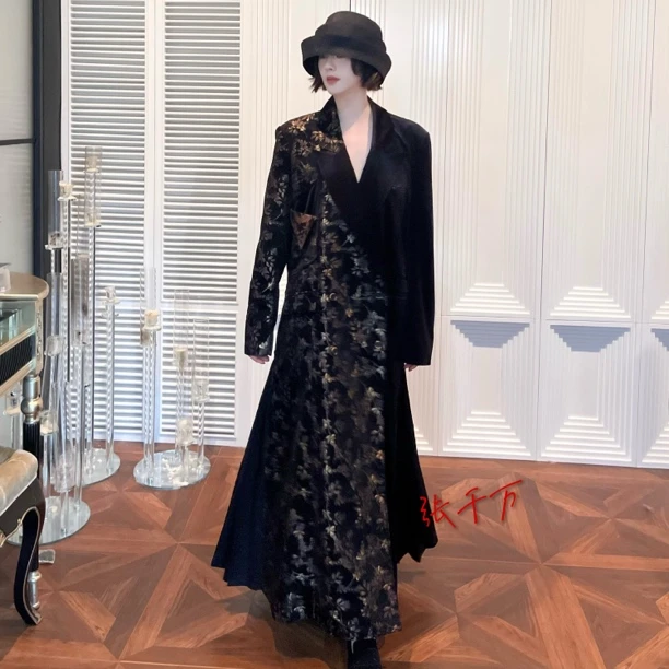 张千万 x ELYWOOD 金叶风琴褶丝绒大衣