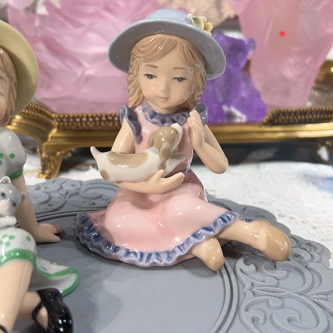 陶瓷0163骨瓷抱狗女孩摆件