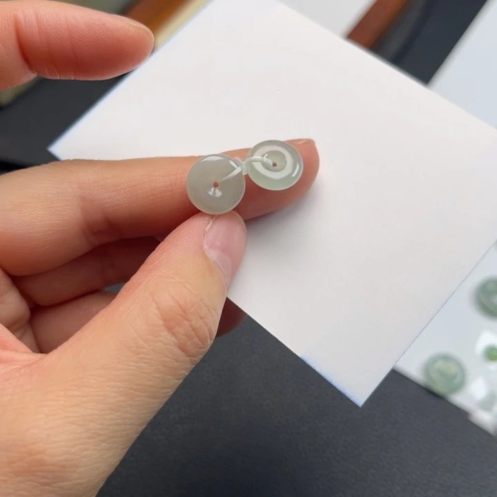 翡翠未镶嵌颈饰一对平安扣