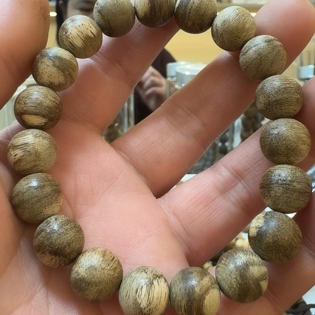 沉香手串海南虫漏卡11单圈