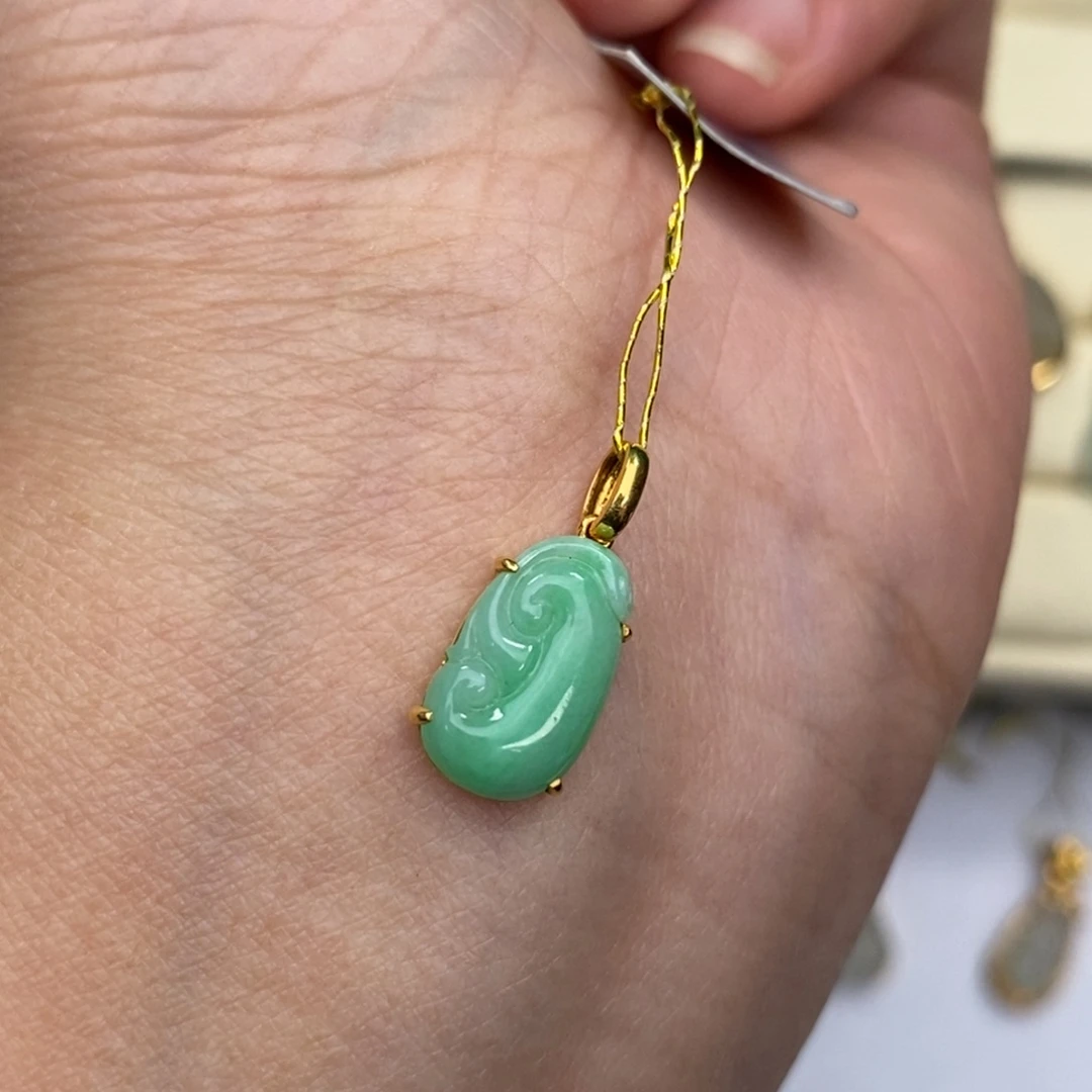 翡翠18K金镶嵌颈饰13.8-7.6-3.4