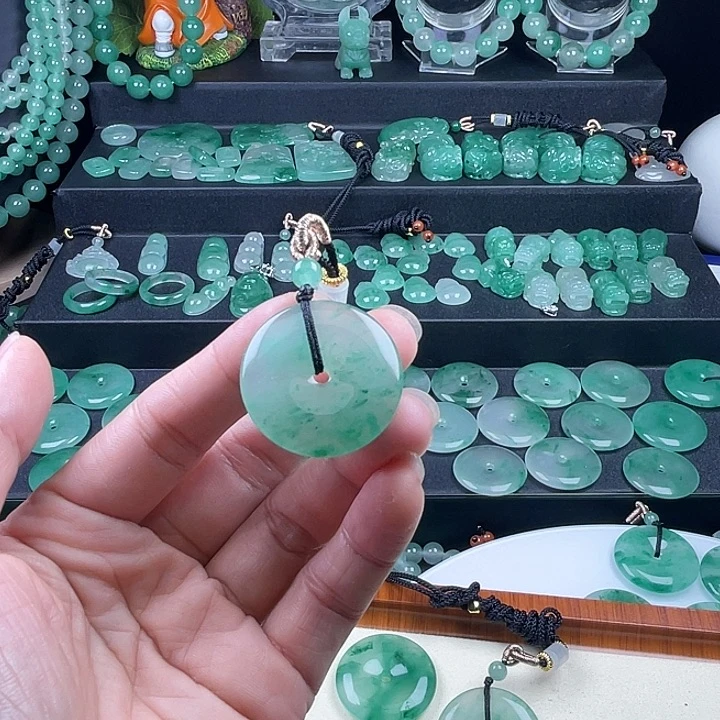 天***空石英质玉未镶嵌颈饰