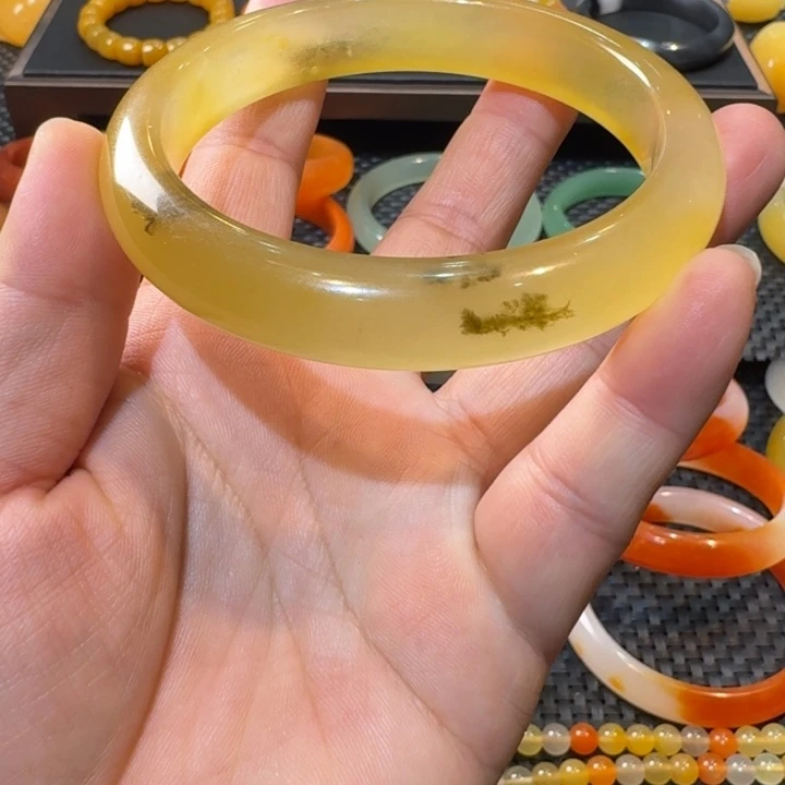 石英质玉（金丝玉）未镶嵌手镯64