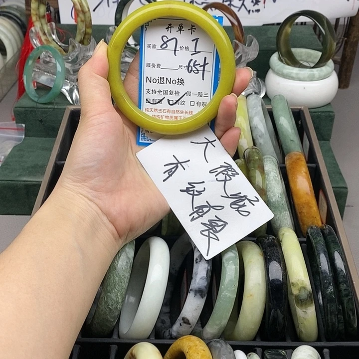 蛇纹石玉未镶嵌手镯