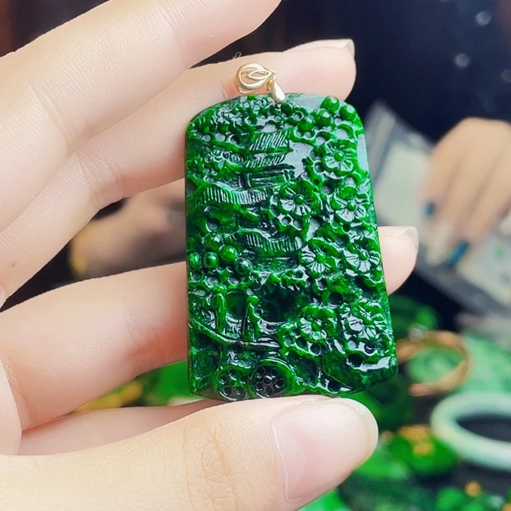 颈饰18K金镶嵌翡翠多样性