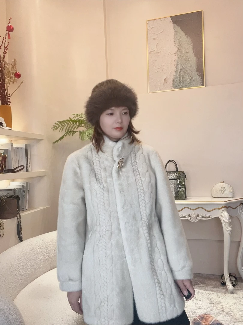 秋冬季新款休闲立领保暖时尚气质减龄暗扣款毛毛短外套8801