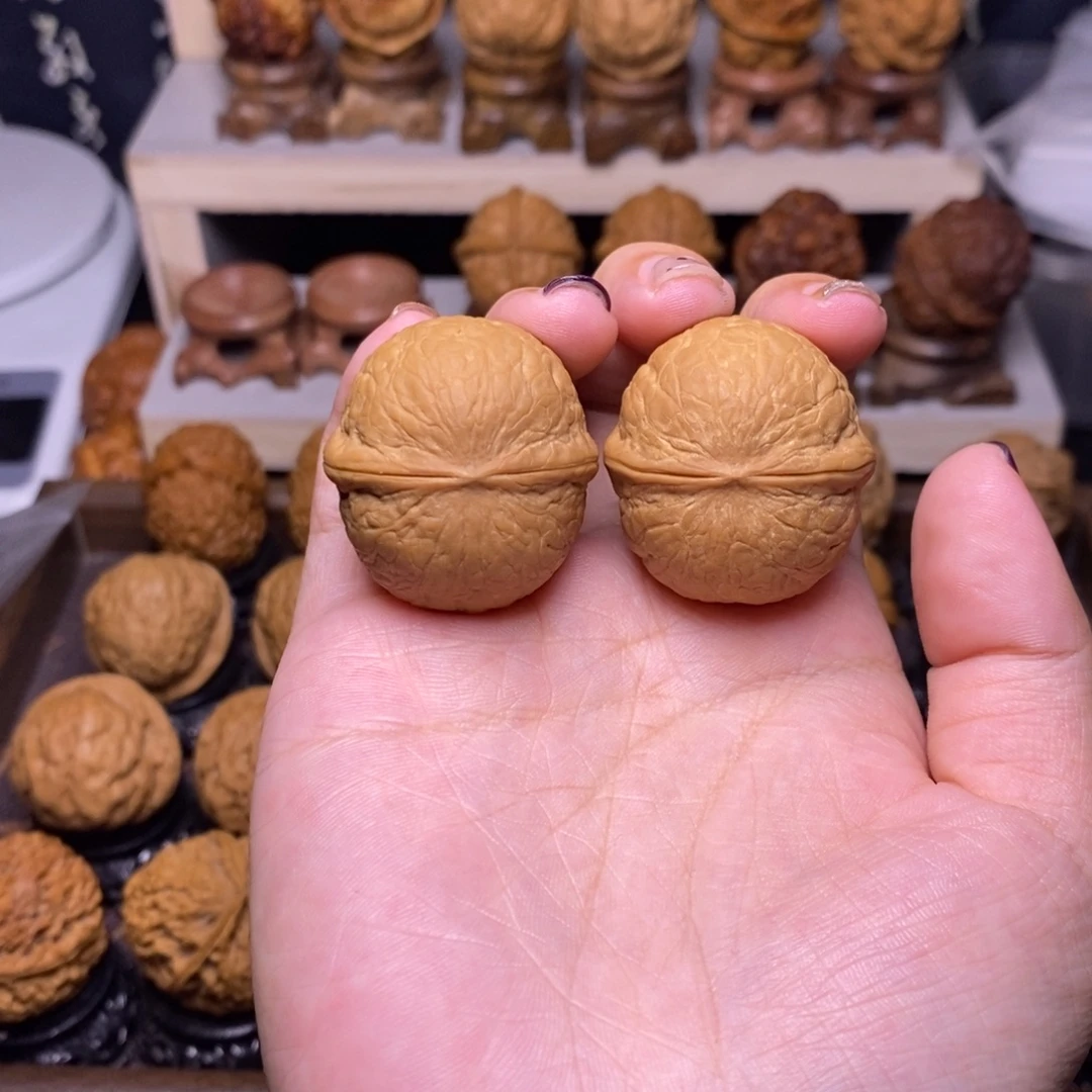 魏***蛋文玩核桃把件Z109云边皮皮球………………