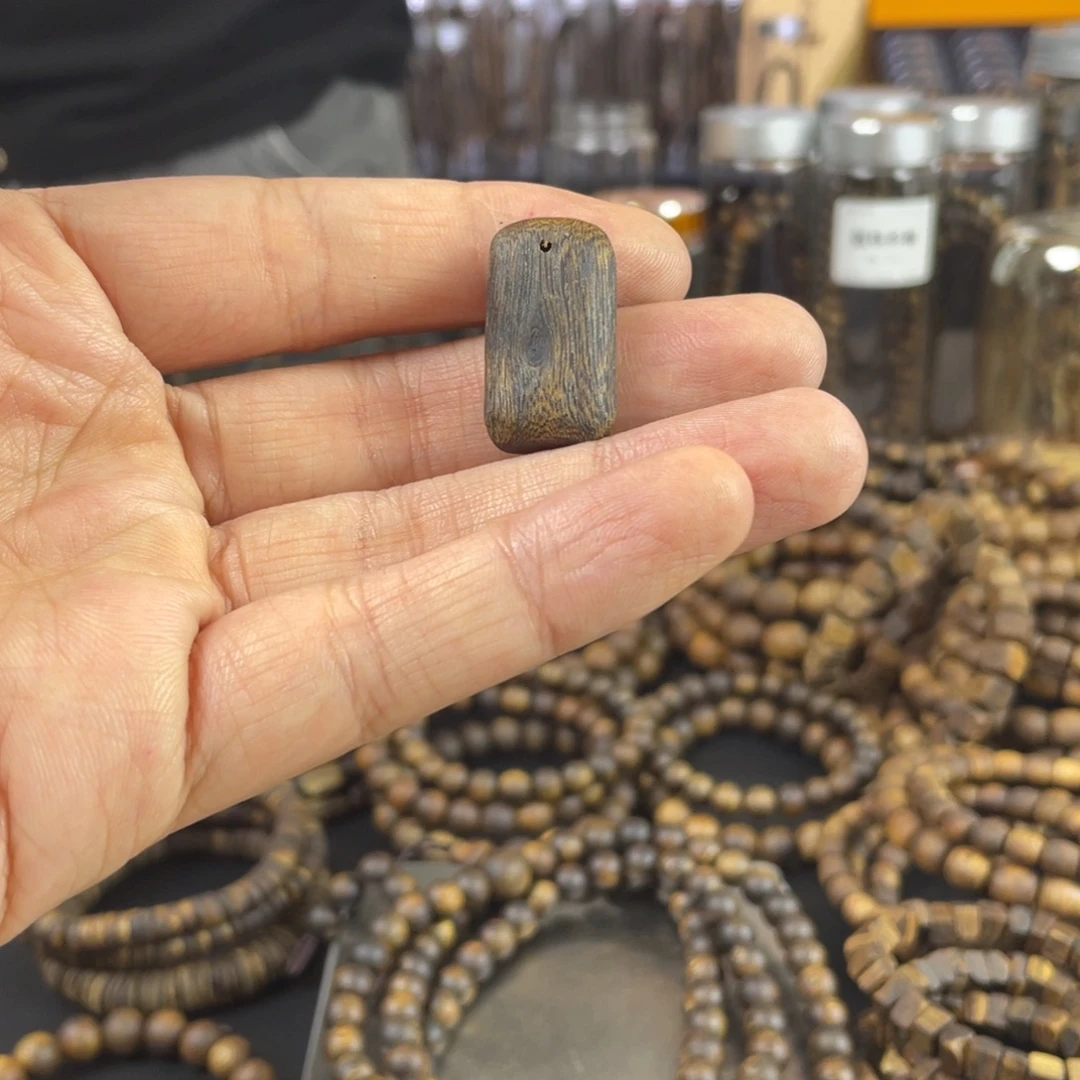 小***子吊坠沉香吊坠高油脂