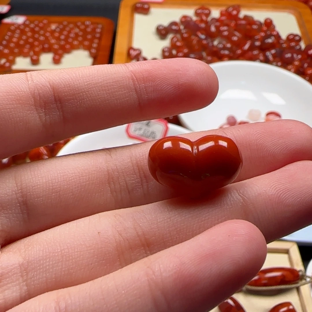 南红玛瑙未镶嵌挂件30克价