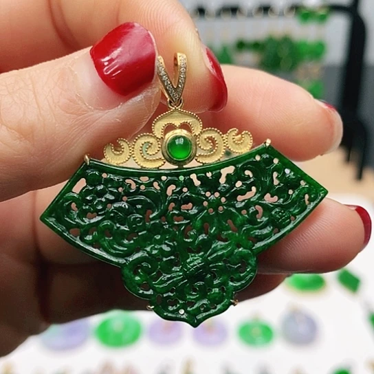 翡翠耳饰18K金镶嵌飘****你挂件