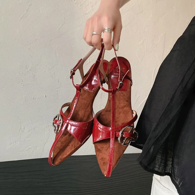 复古细带金属扣法式细跟凉鞋女2025年夏季新款度假风小猫跟露趾鞋