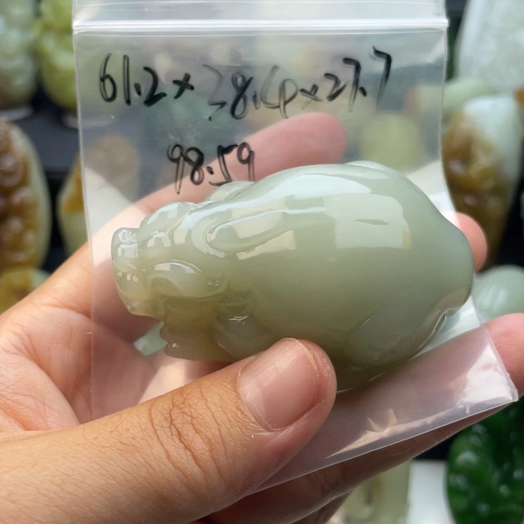 一***心和田玉未镶嵌颈饰