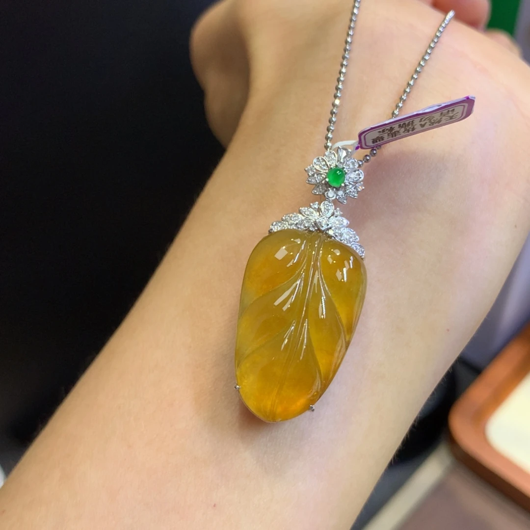 翡翠18K金镶嵌颈饰