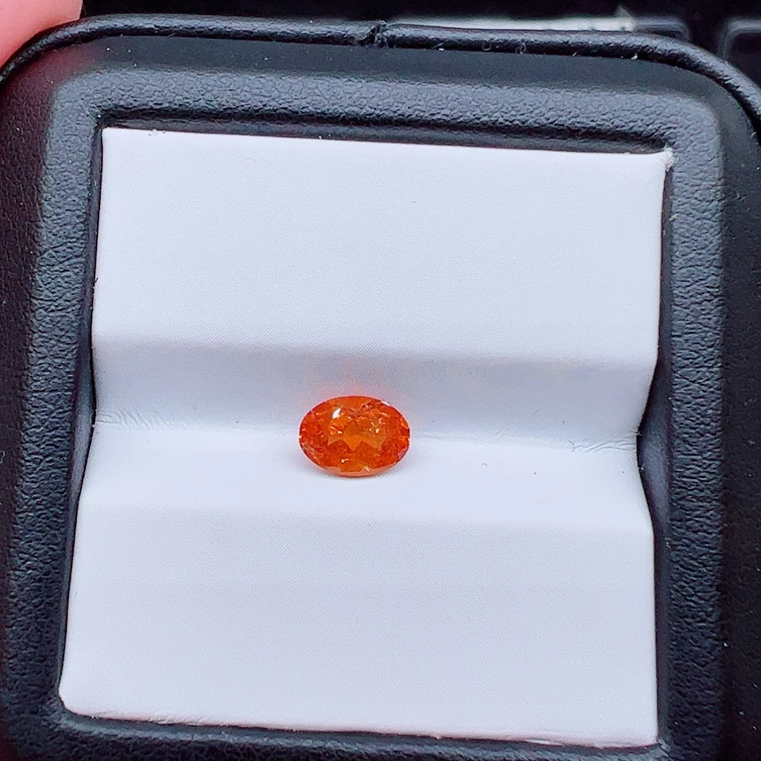 石榴石（芬达石）未镶嵌0.98克拉汽水色