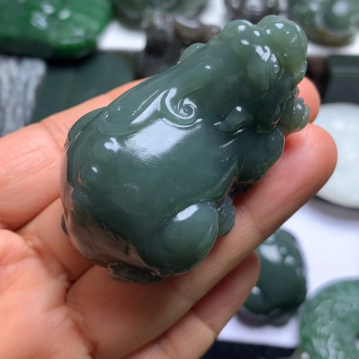 厉***国和田玉未镶嵌颈饰