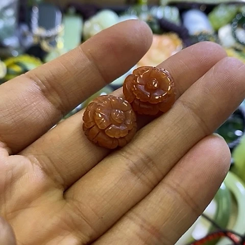 岫玉未镶嵌耳钉一对