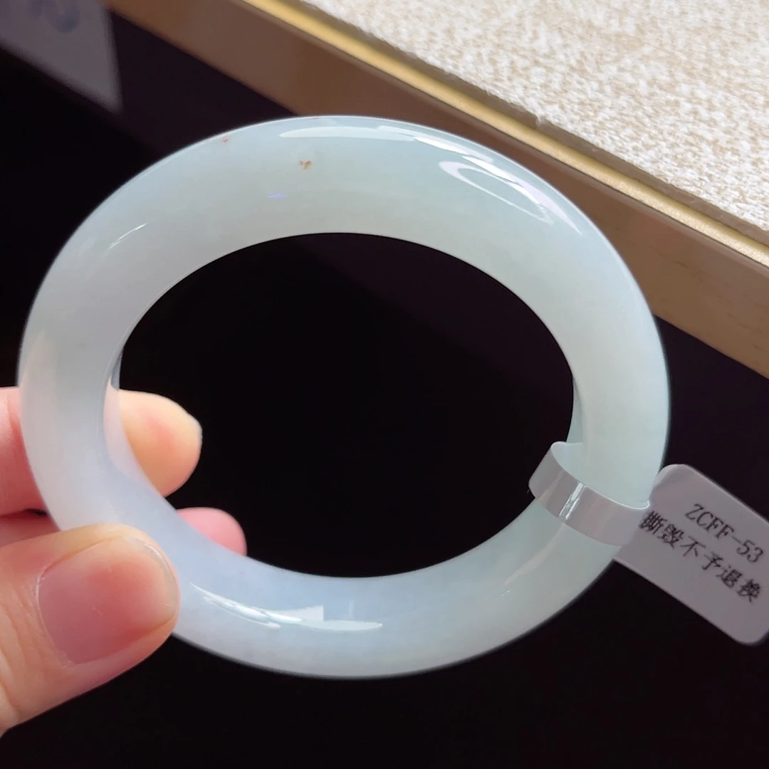 翡翠手镯未镶嵌手镯