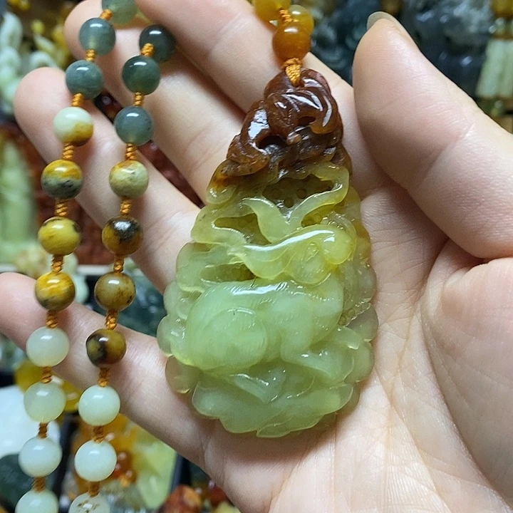 岫玉未镶嵌吊坠(赠链)
