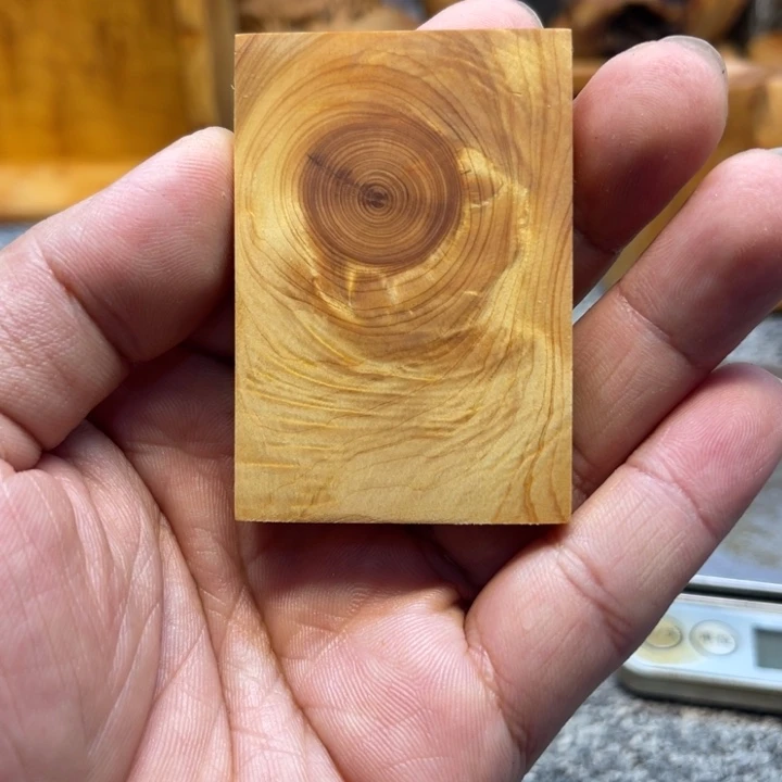 柏木（崖柏）瑕疵01