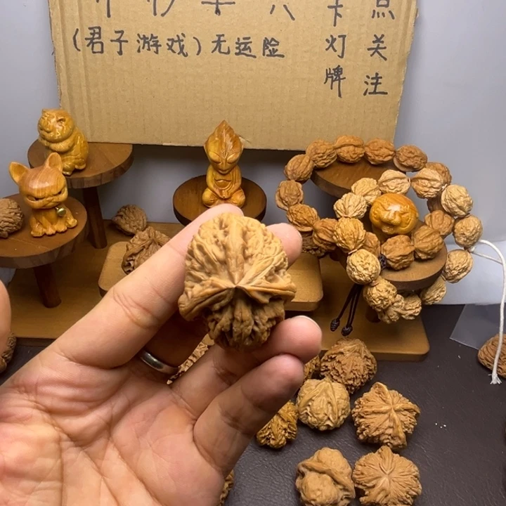 快***恼桃核吊坠三棱丁蛇皮