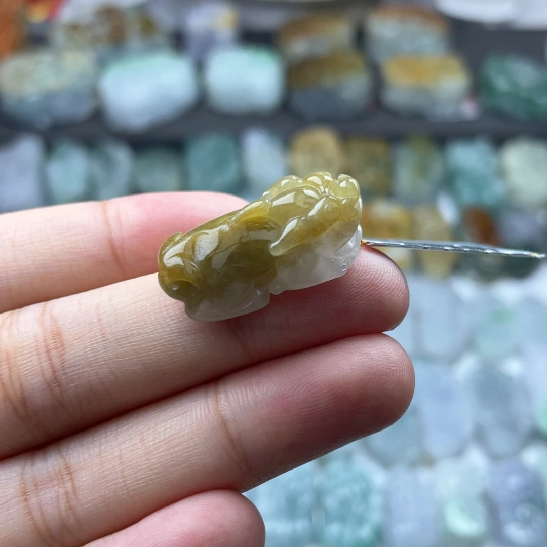 颈饰未镶嵌翡翠貔貅