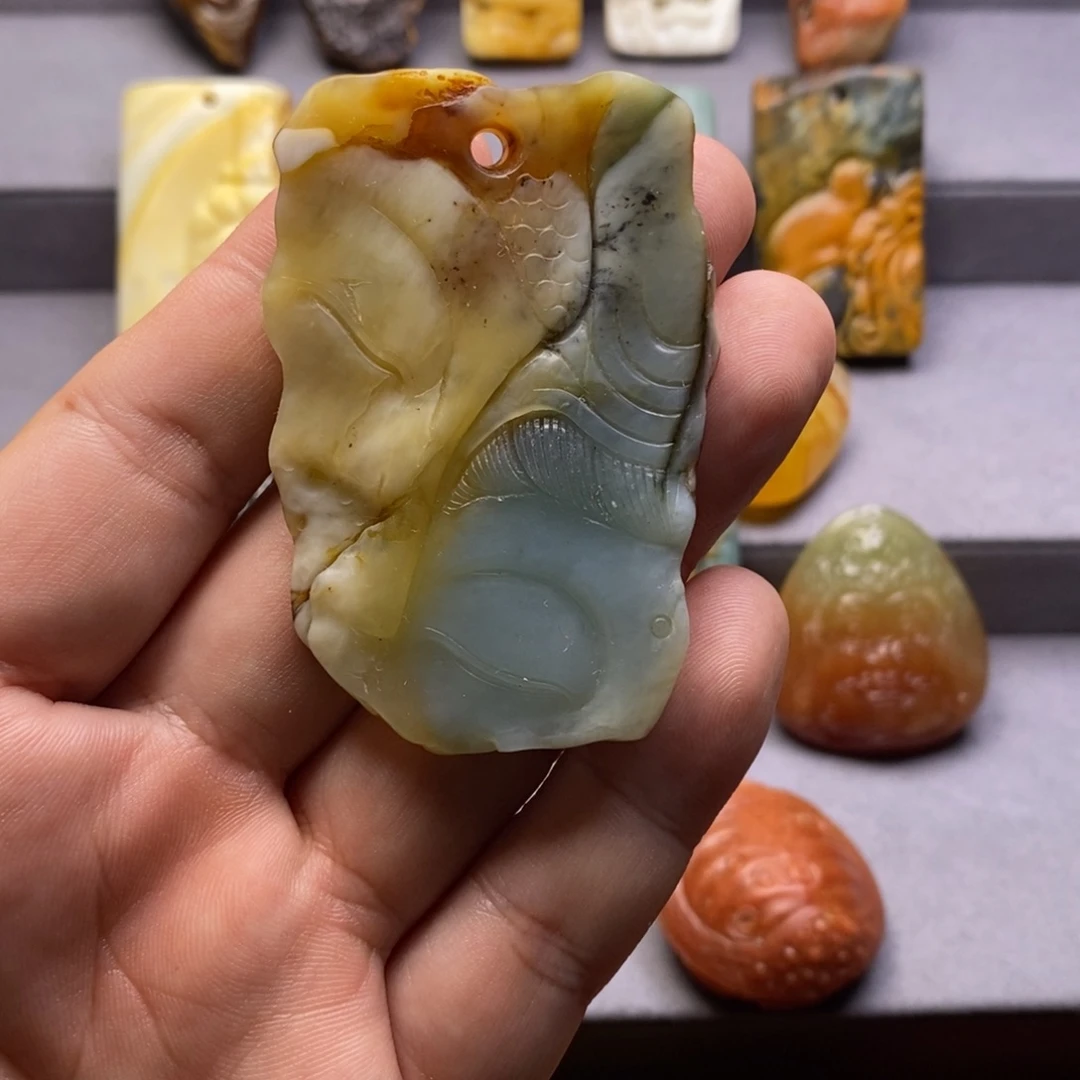 ****满岫玉未镶嵌颈饰挂件