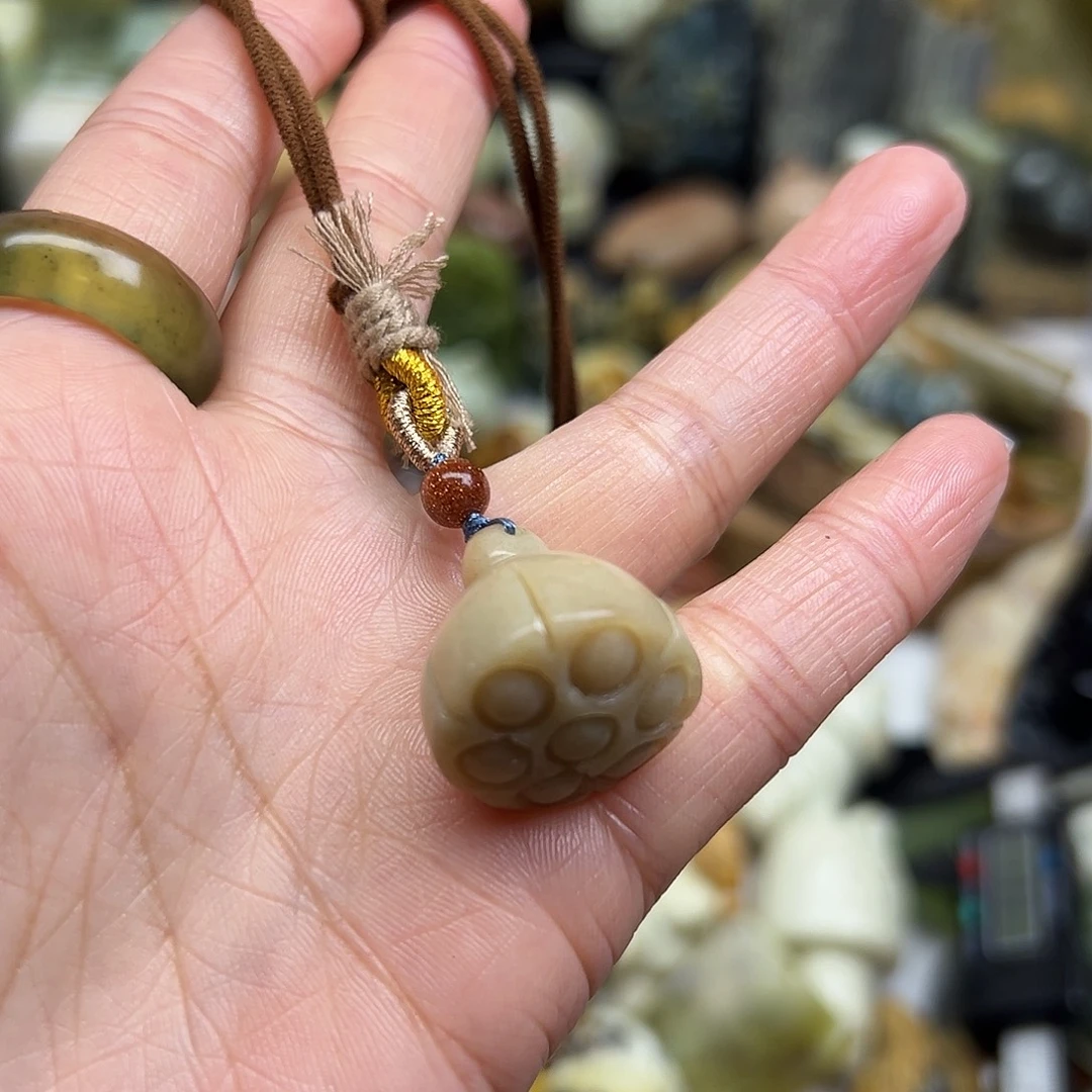 岫玉未镶嵌颈饰辽阳粉好事