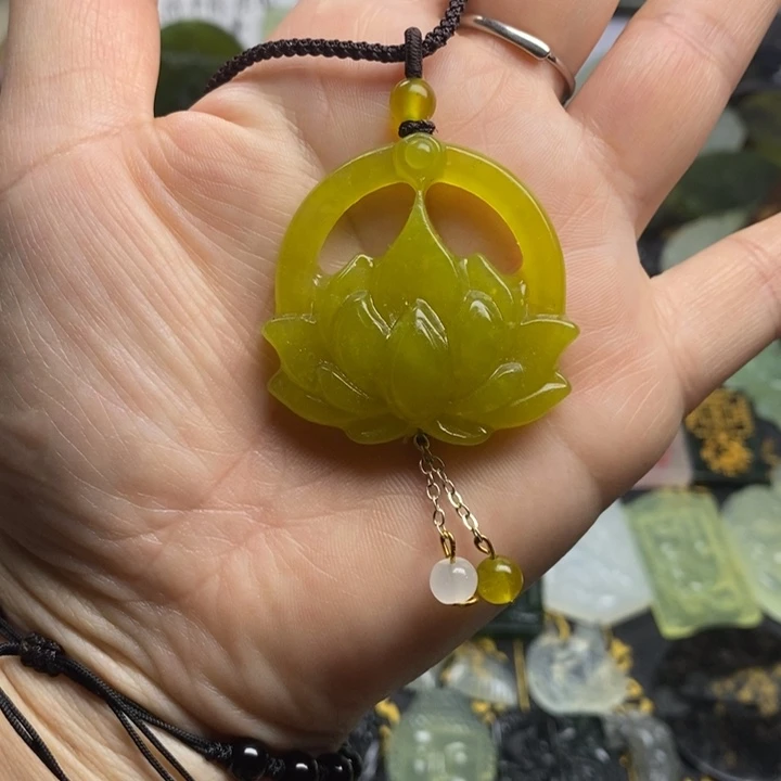 蛇纹石玉颈饰合金