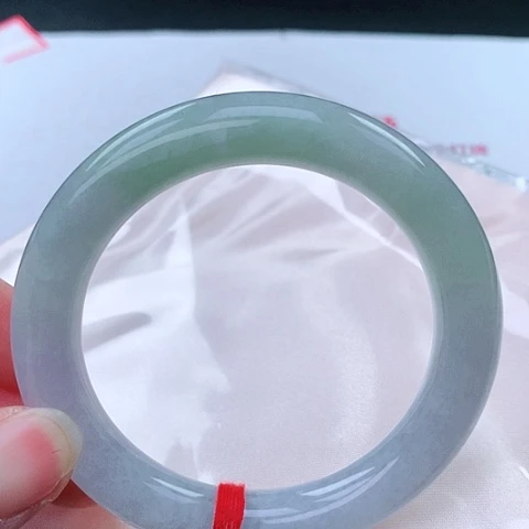 翡翠手镯（圆镯）未镶嵌63 号翡翠手镯