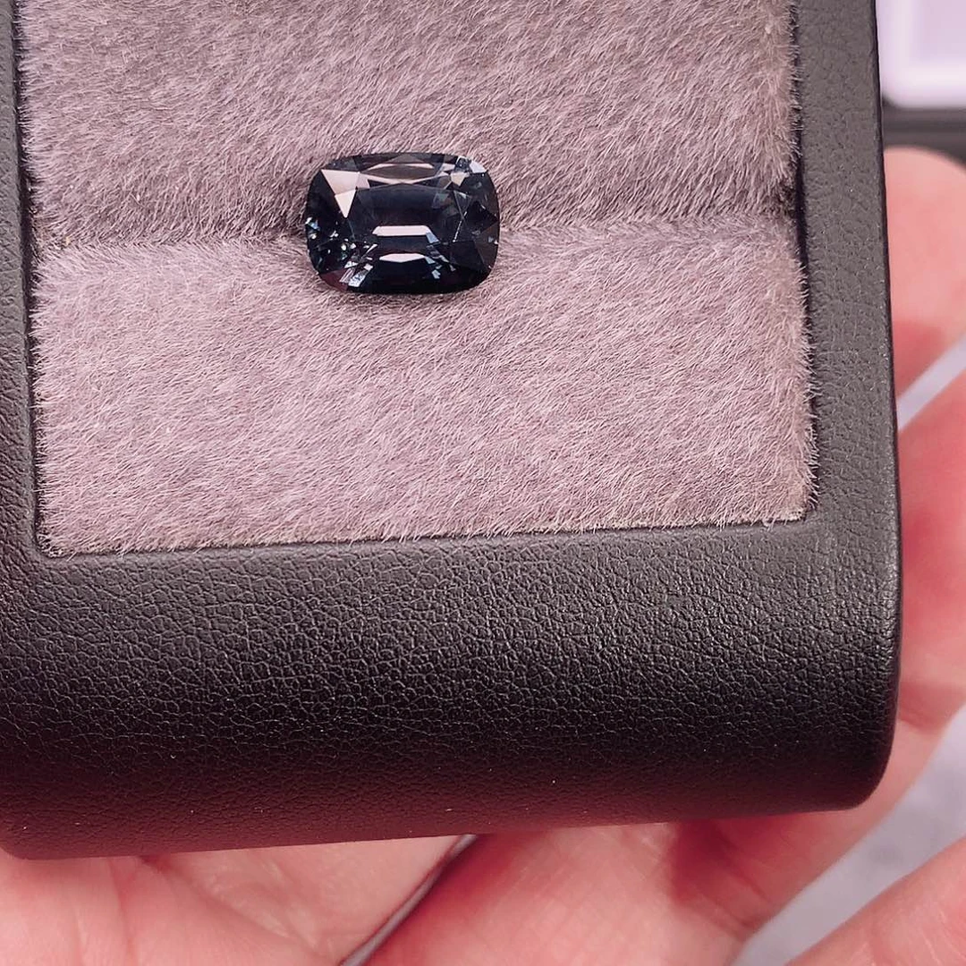 尖晶石裸石4.26克拉晶体干净