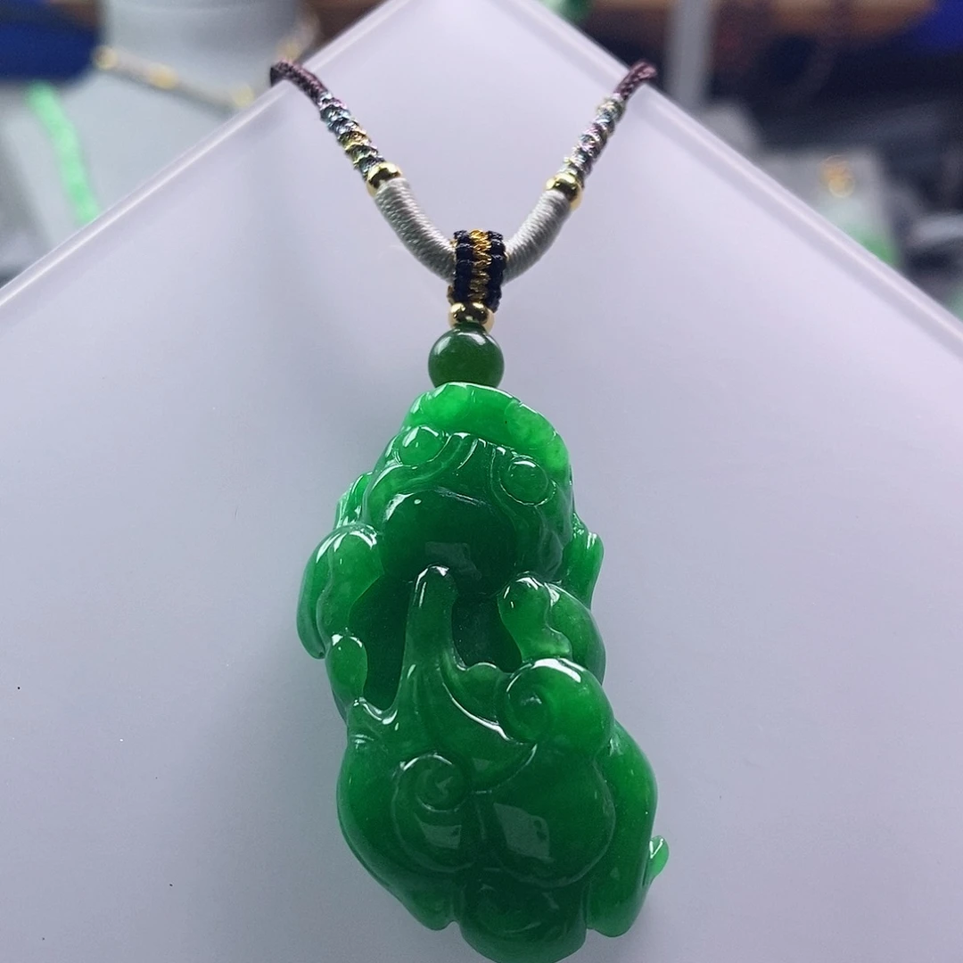 翡翠未镶嵌吊坠(赠链)