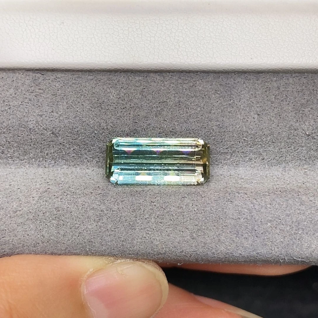 未镶嵌6.095克拉天然全净满火彩西瓜碧玺碧玺