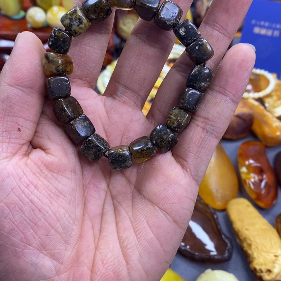 琥珀未镶嵌颈饰琥珀