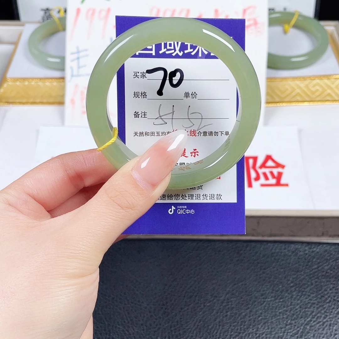 和田玉未镶嵌手镯