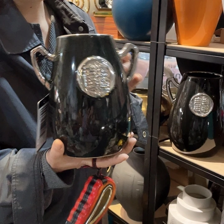 陶瓷花瓶，仿真绿植。