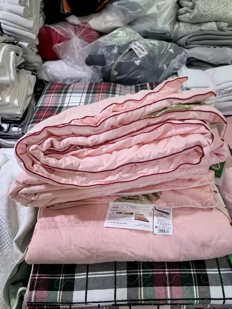 《厚广家》3楼200×230粉色全棉100%柞蚕丝被 发1张微瑕疵3.9斤