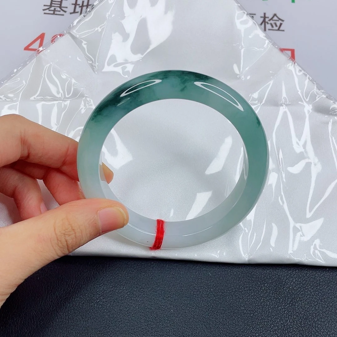 翡翠手镯未镶嵌灵*